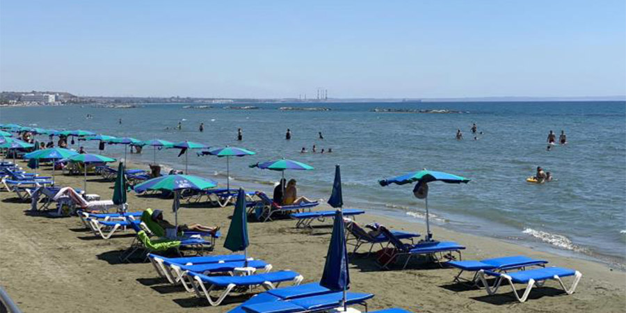 Κοινοτάρχης Βορόκληνης: ΄Σωροί σκουπιδιών στις παραλίες από τους επισκέπτες'